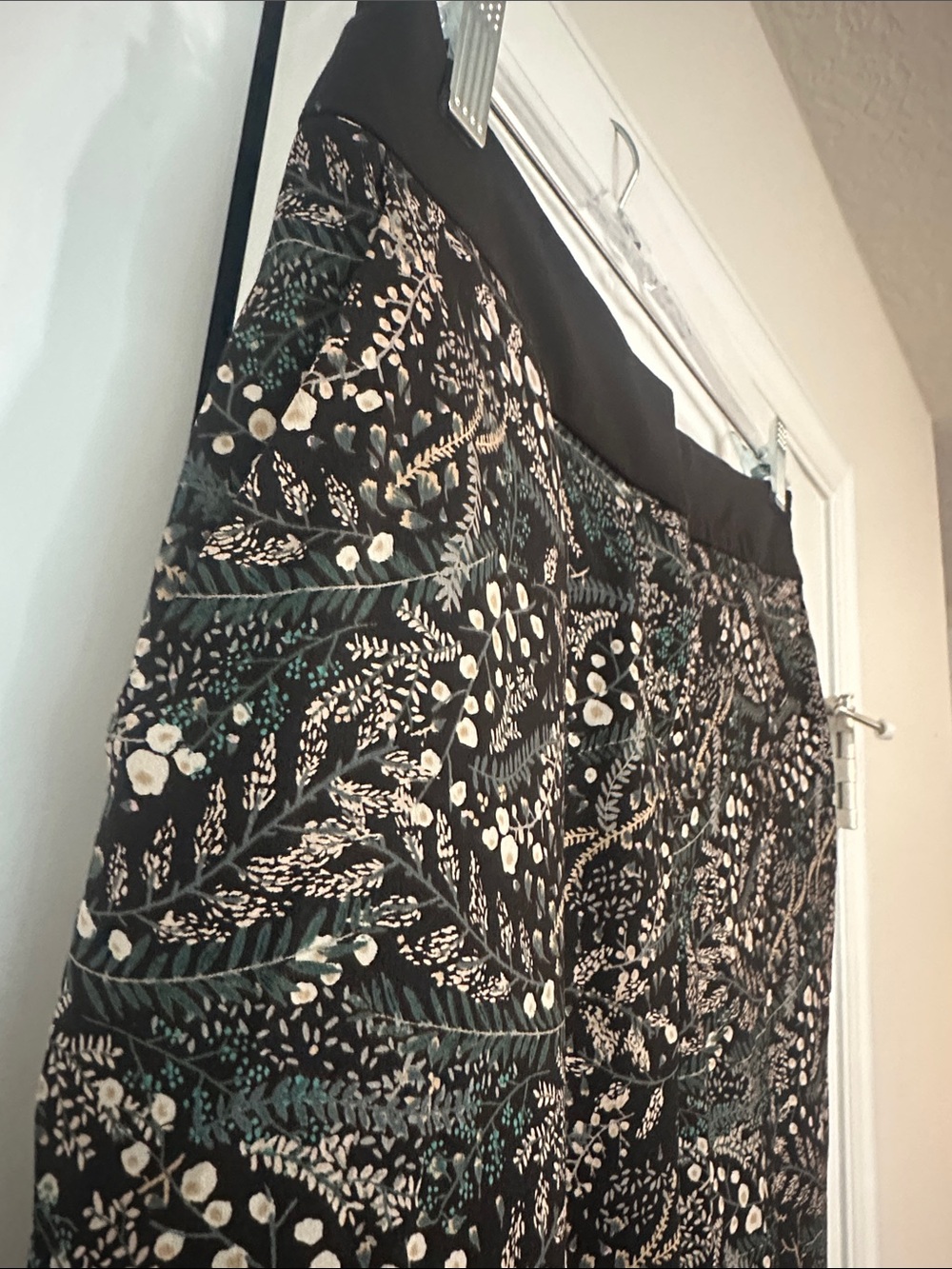 Sz 2 LOFT black floral pants with a dark botanic print and a tailored waistband. - Picture 3 of 5